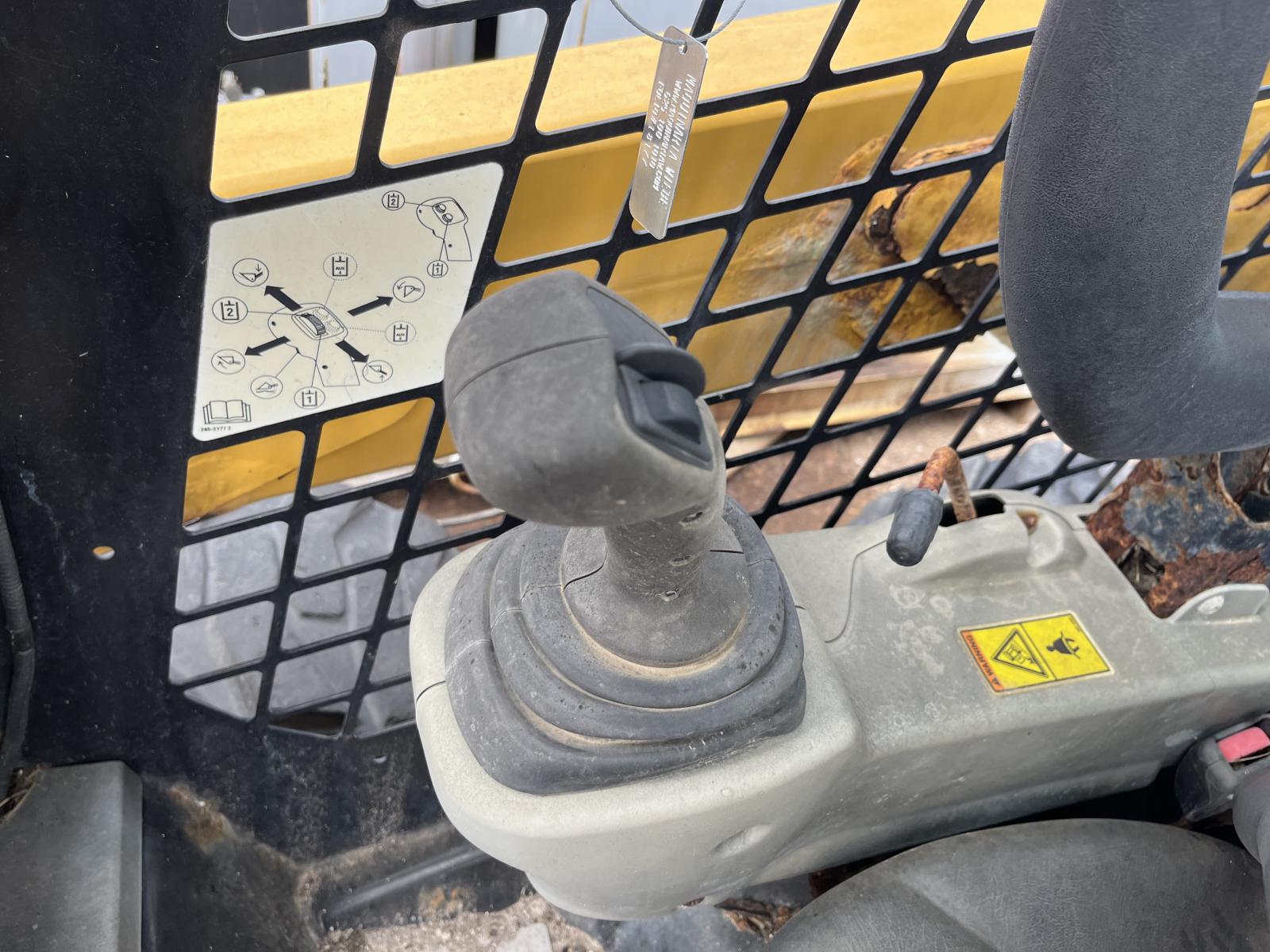 ./imagenes/INVOICE/2019/18177/CATERPILLAR 242D (8).JPG